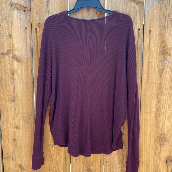 Express Cut Out Sweater - Picture 4 of 6